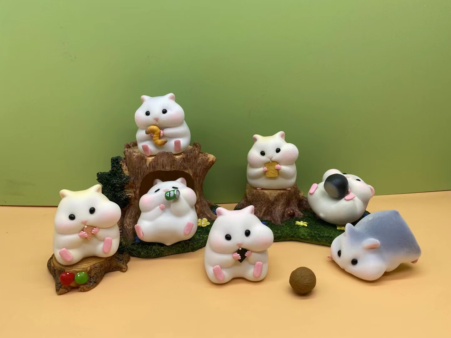 正版仓鼠吱吱植绒扭蛋盲盒摆件