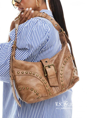 英国代购正品05.13 2025潮流导向 女包新款 复古风铆钉设计单肩包