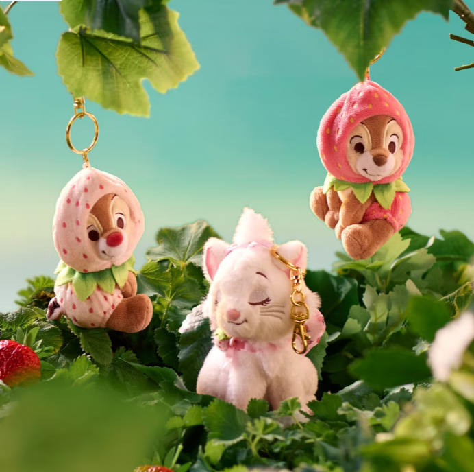 英国代购正品12.17 Disney Store Japan Strawberry草莓松鼠 挂件