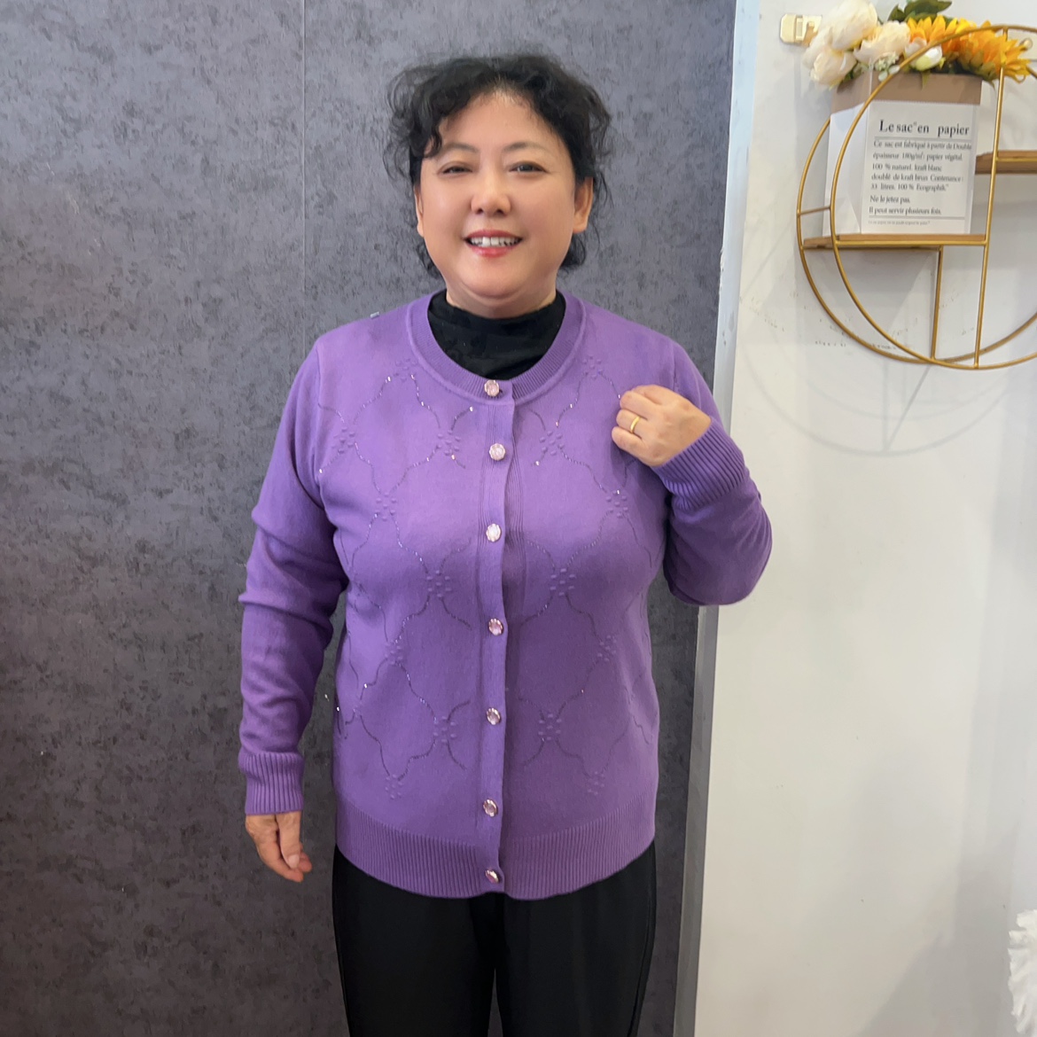 大码圆领毛衣外套女士烫钻开衫中老年妈妈秋冬新款洋气针织外搭