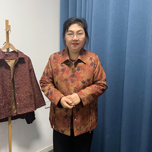 通勤风翻领夹克女中老年妈妈装春秋外套宽松大码奶奶印花格纹开衫