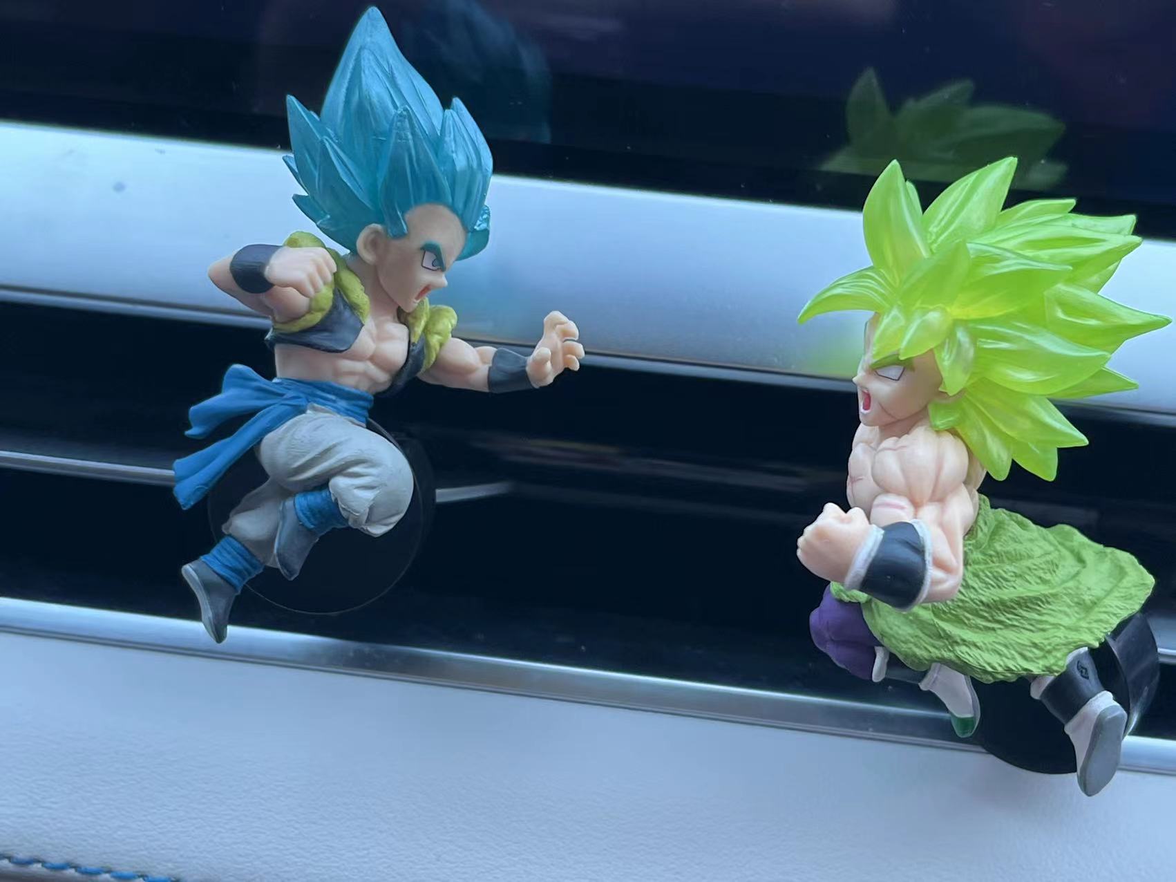 万代龙珠超汽车载摆件出风口