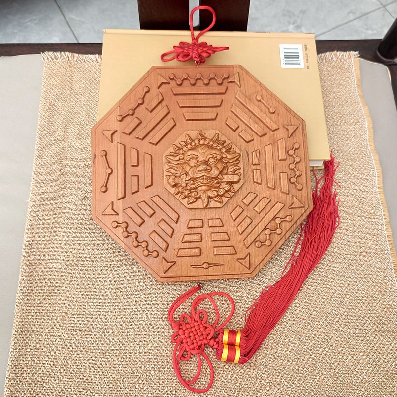 兽头八卦镜挂件桃木狮咬剑装饰品