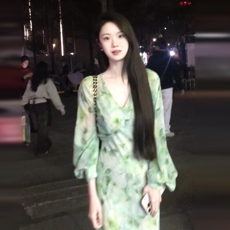 法式长袖绿色碎花连衣裙子女春夏季新款收腰雪纺鱼尾包臀长裙