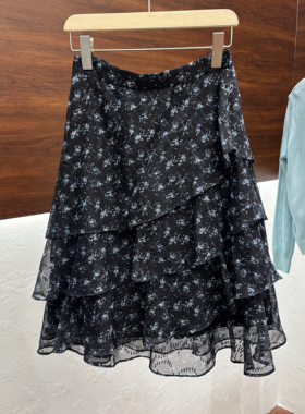 甜美碎花荷叶边不规则半身裙女春夏装百搭高腰显瘦中长裙潮晗1150