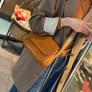 斜挎包包真皮女包2023新款复古植鞣牛皮宽肩带女式单肩软皮小方包