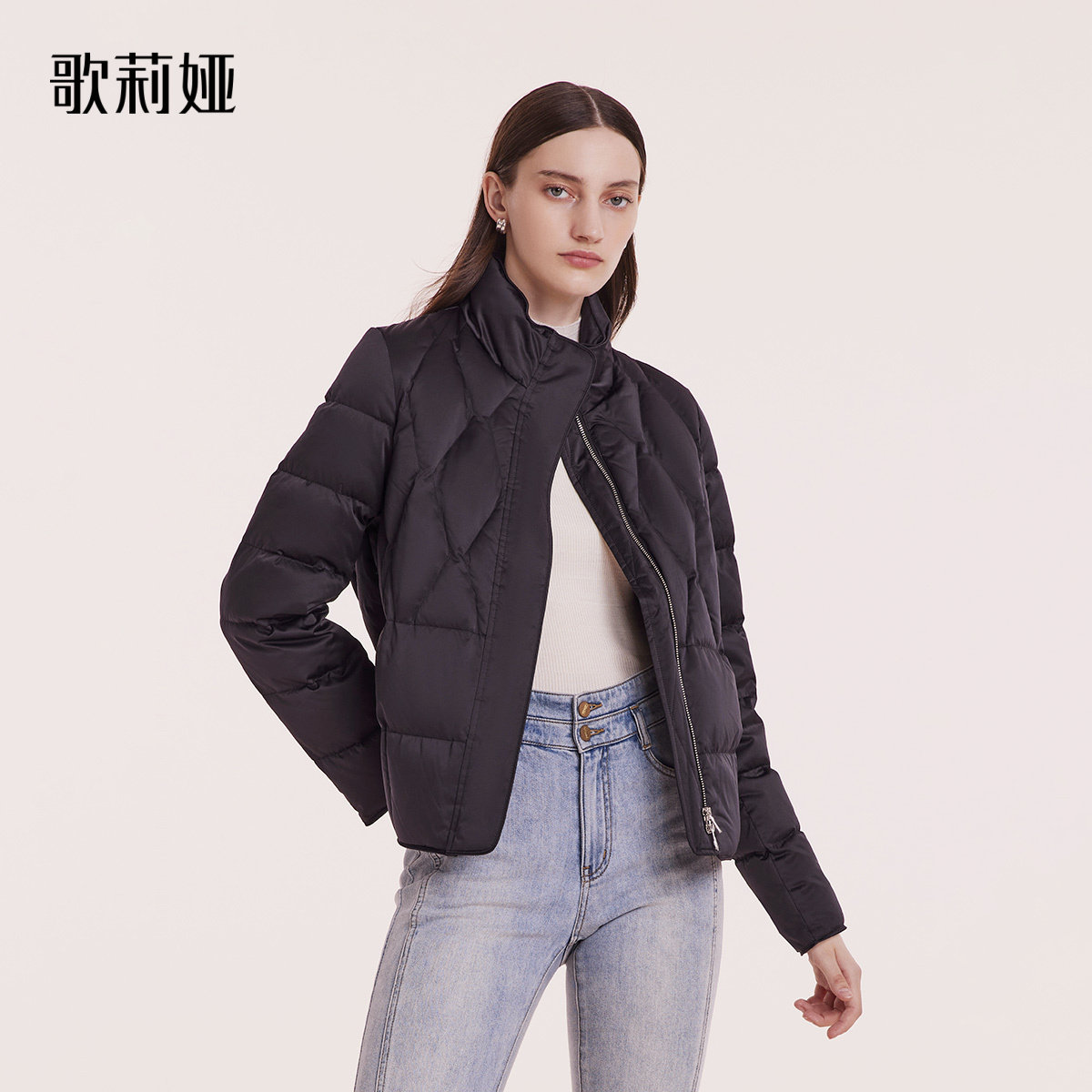 歌莉娅冬季新品短款立领羽绒服鹅绒服1ACL8B070高性价比高么？