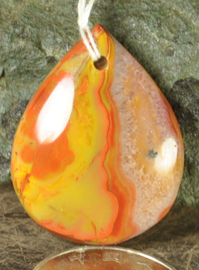 精品天然北票战国红红缟玛瑙项坠