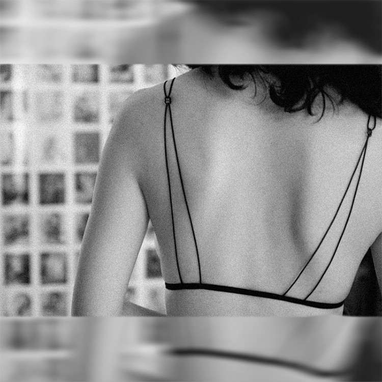 ÃÀ±³ÄÚÒÂÅ®Èý½Ç±ÎÄÐØÎÞ¸ÖȦ±¡¿îÐԸз¨Ê½Ð¡Æ½ÐØÄÚÒÂaa±ÉÙٶ±³