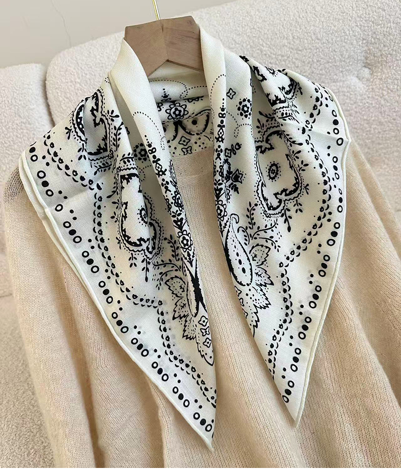 「文艺空间」轻奢奶白色系！丝毛围巾女秋冬百搭真丝羊毛方巾领巾