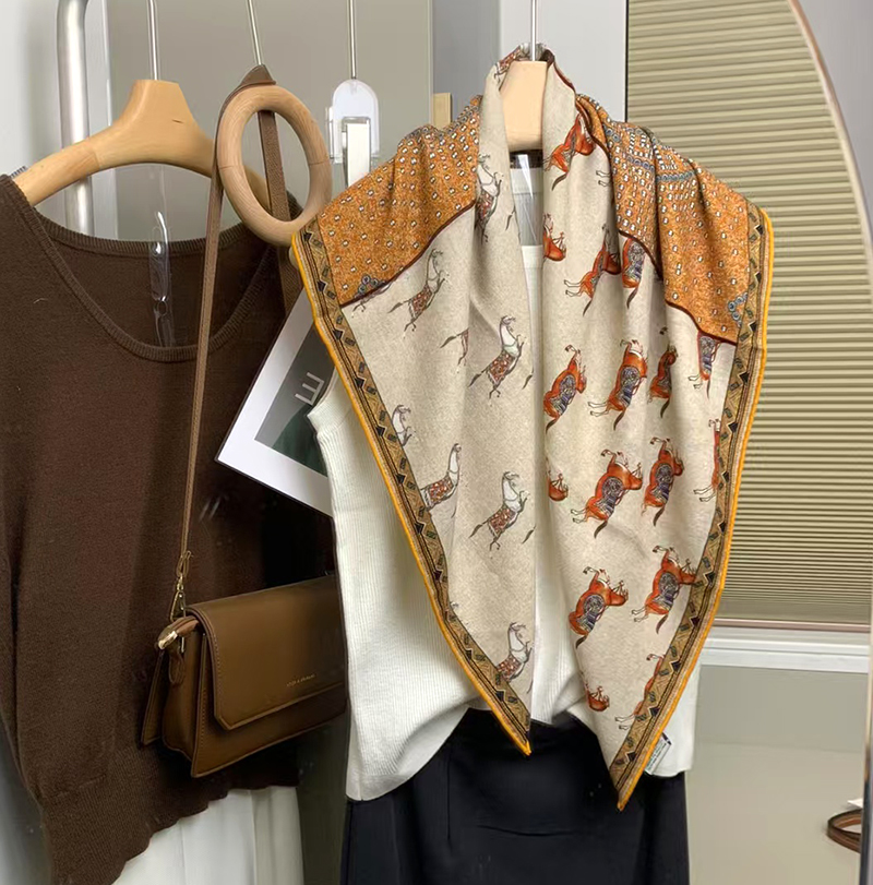 四格骏马 真丝羊毛大方巾围巾女秋冬季搭配大衣高级感披肩丝毛85