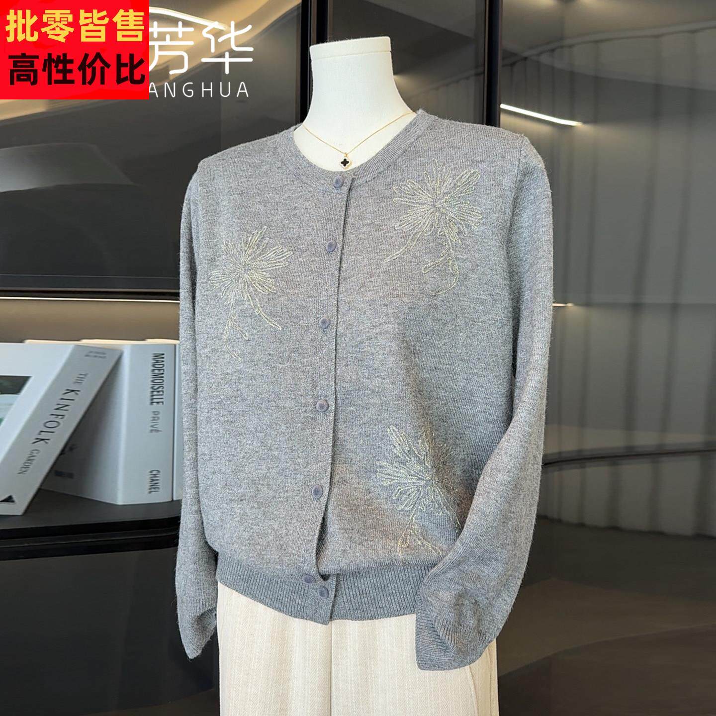2025新款妈妈秋装气质圆领针织开衫外套中老年女装时尚红色上衣服