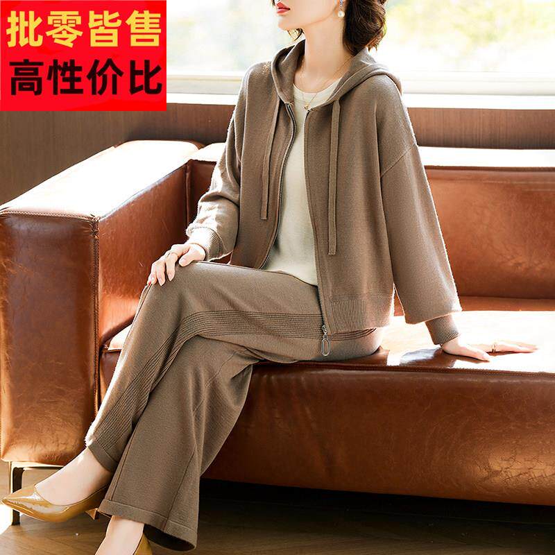 妈妈春装针织休闲运动服套装中老年女装春秋洋气连帽卫衣开衫外套