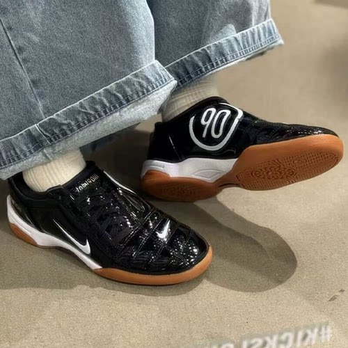 IB5666耐克NIKE正品T90鸳鸯色女子平底IC室内漆皮潮流足球鞋