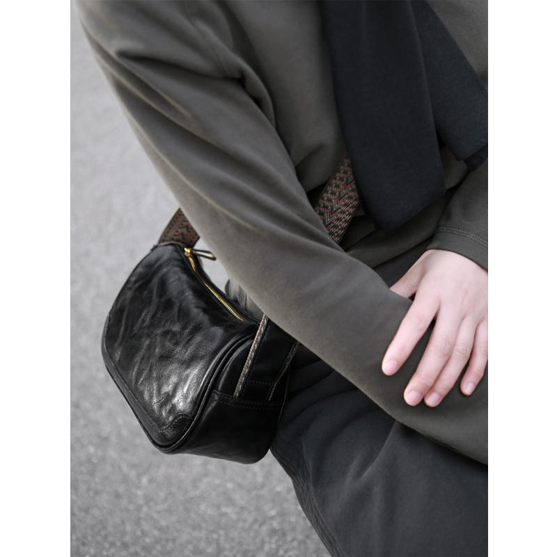 手抓纹斜挎包单肩背包复古风