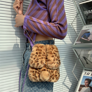 2022秋冬新款 獭兔毛女斜挎包单肩兔耳朵可爱毛绒皮草包磁扣兔子