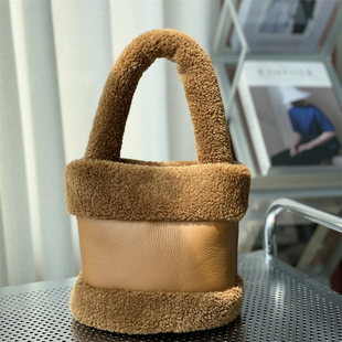 2022秋冬新款菜篮子毛毛女包皮毛一体水桶包时尚复古毛绒包包手提