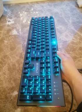磁动力zk3黑轴光轴插拔轴机械键盘绿光多种灯效RGB侧灯带USB接口