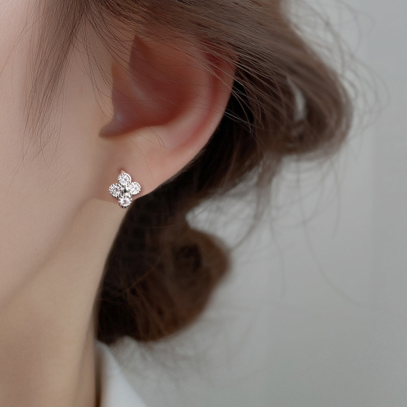 925纯银四叶草耳环女轻奢满钻小众耳钉高级感耳圈耳饰四瓣小花