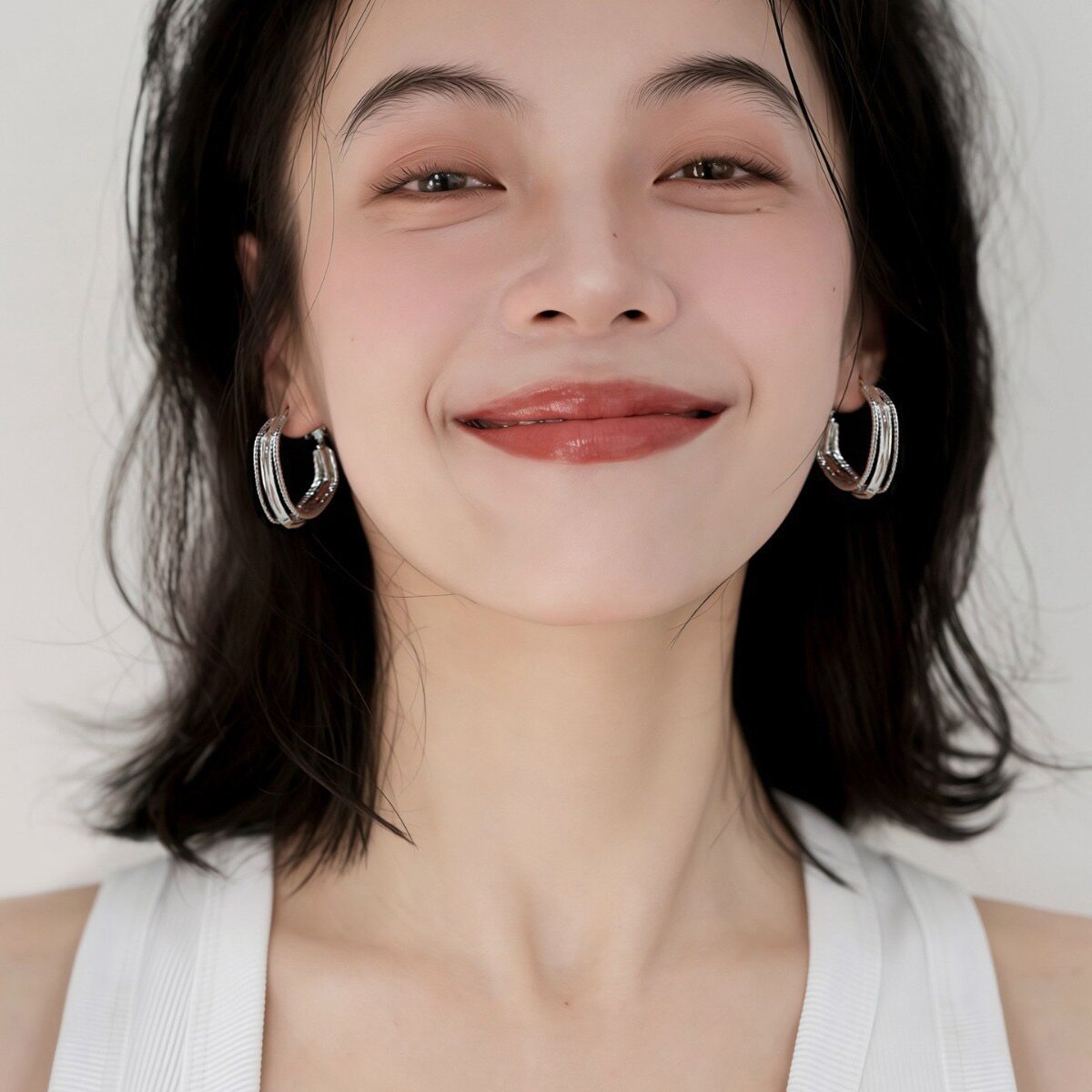 S999银耳环女简约小众耳扣设计感高级轻奢气质百搭耳圈银针耳饰