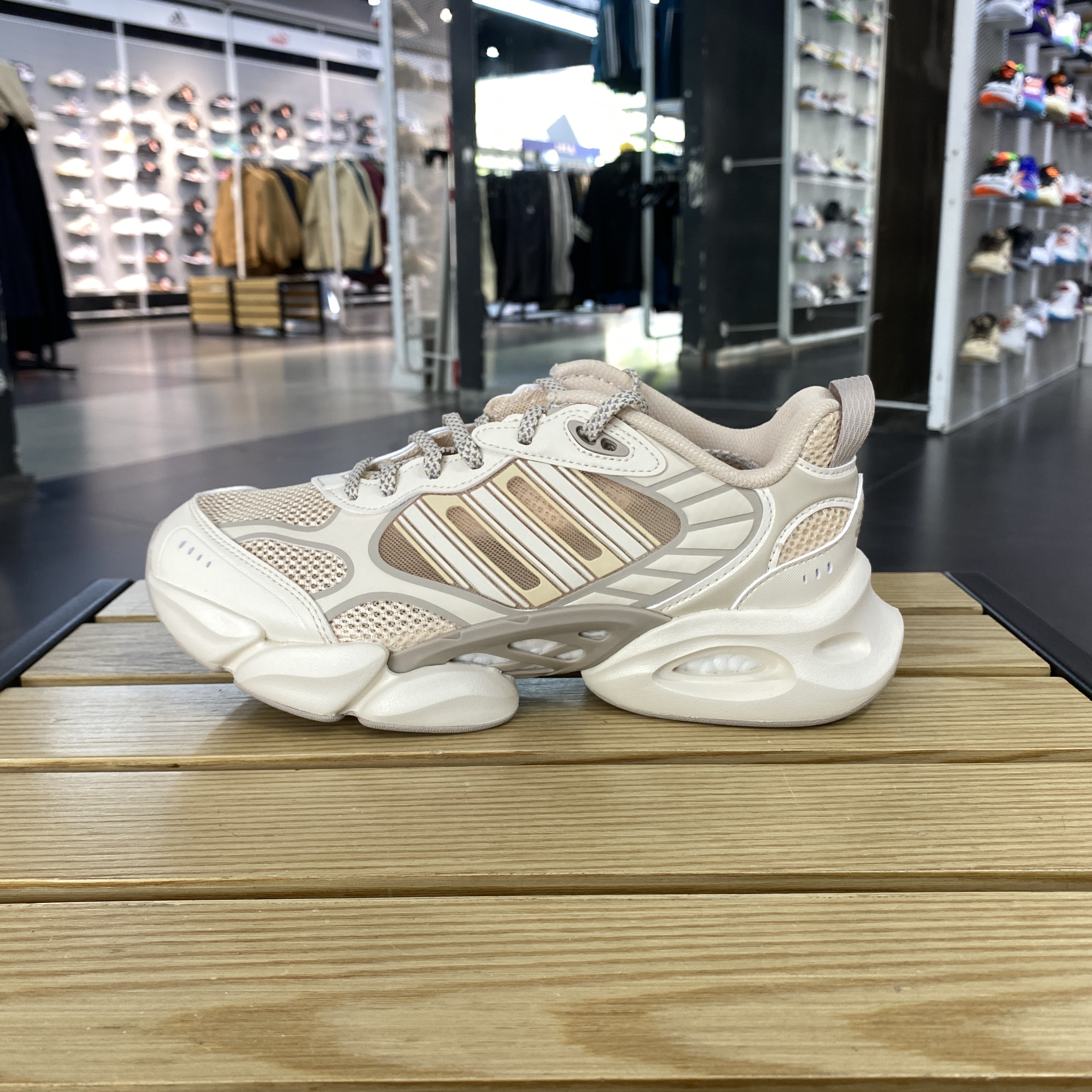 adidas阿迪达斯夏季女子轻便缓震低帮透气缓震运动鞋休闲鞋IF6716