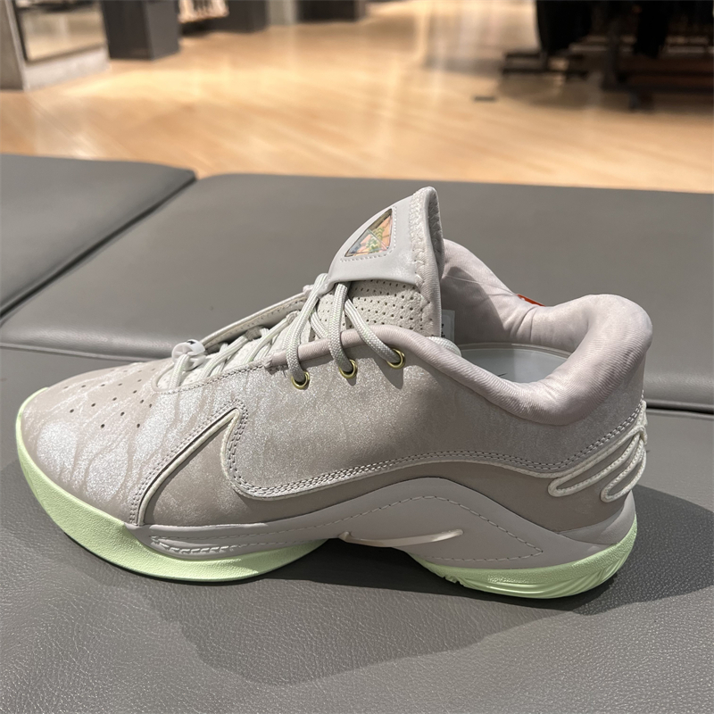 Nike耐克LEBRON22詹姆斯22男实战篮球鞋新款抗扭FZ1095-101