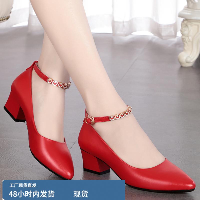 红色软底皮鞋女软皮单鞋中跟粗跟妈妈一字扣2025春款真皮浅口女鞋