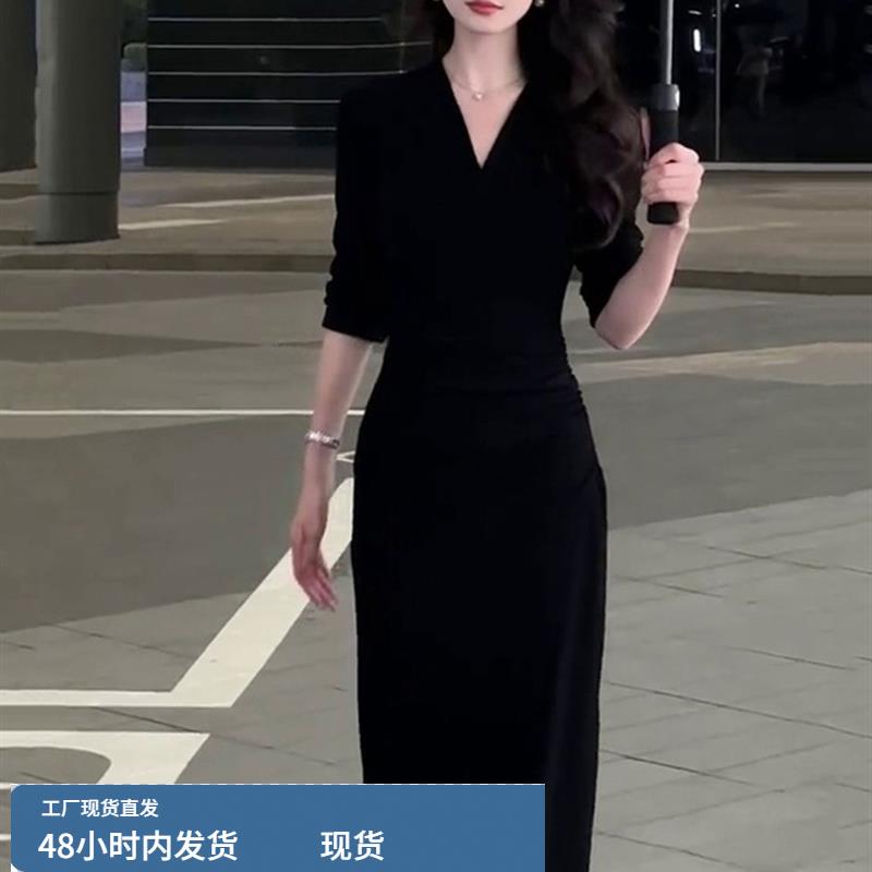 黑色丝绒连衣裙子女轻奢高级感御姐轻熟绝美法式小资赫本风小黑裙