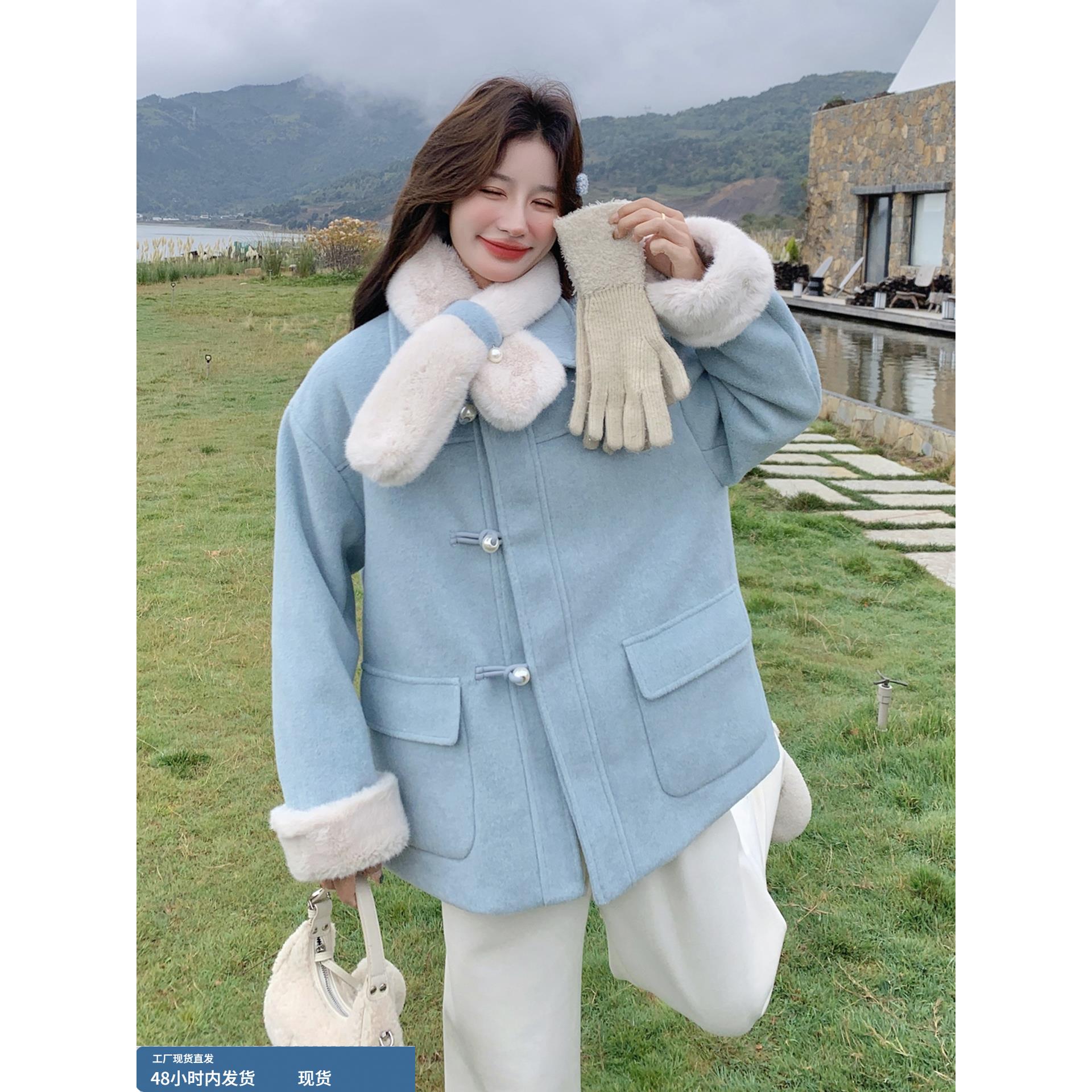 蓝色学院风减龄围巾款毛呢外套女2025年冬季新款加绒加厚呢子大衣
