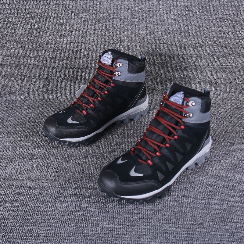 男士防水户外徒步透气中帮登山鞋