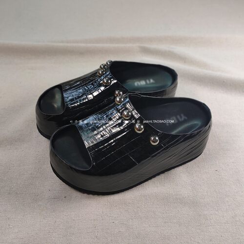 纯原！太经典搭配裙子~百搭压纹牛皮铆钉厚底一字带罗马凉拖鞋 女