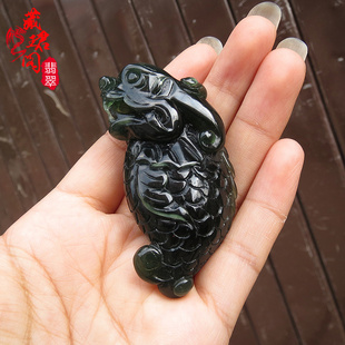 岫玉挂坠《鱼龙》180料玉石吊坠手工雕刻颈部饰品鉴定卡