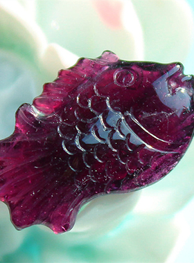 天然巴西老坑料酒红色鲤鱼吊坠