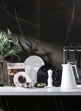 简约现代风厨房黑白组合水壶摆件