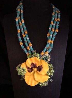 小清新春夏款满钻黄绿花朵胸针重工多层串珠竹节项链别针中古套装