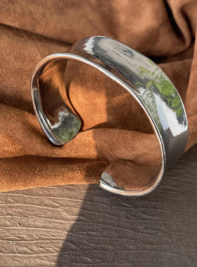 法式轻奢素面手镯女小众设计感亮面宽面方镯子女高级感气质手腕饰