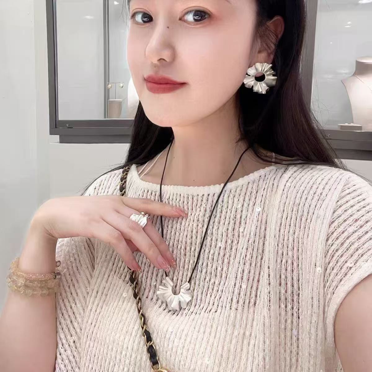 银色鸢尾花吊坠黑绳项链女轻奢小众设计高级感简约气质耳环毛衣链