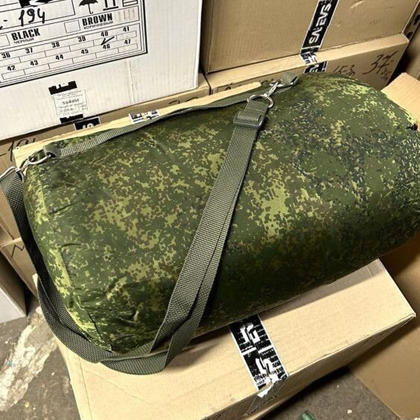 冷战时代俄军新款户外迷彩棉睡袋