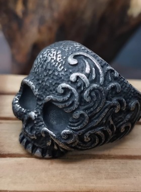 时尚钛钢戒指 欧美做旧款花纹骷髅头戒指 做旧骷髅钛钢戒指指环