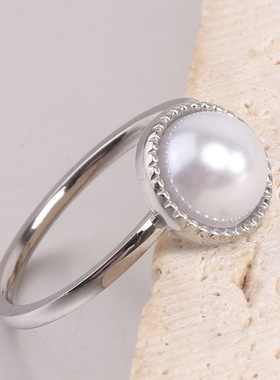 时尚钛钢戒指 简约10MM时尚花纹镶珍珠素圈戒指 女款钛钢戒指指