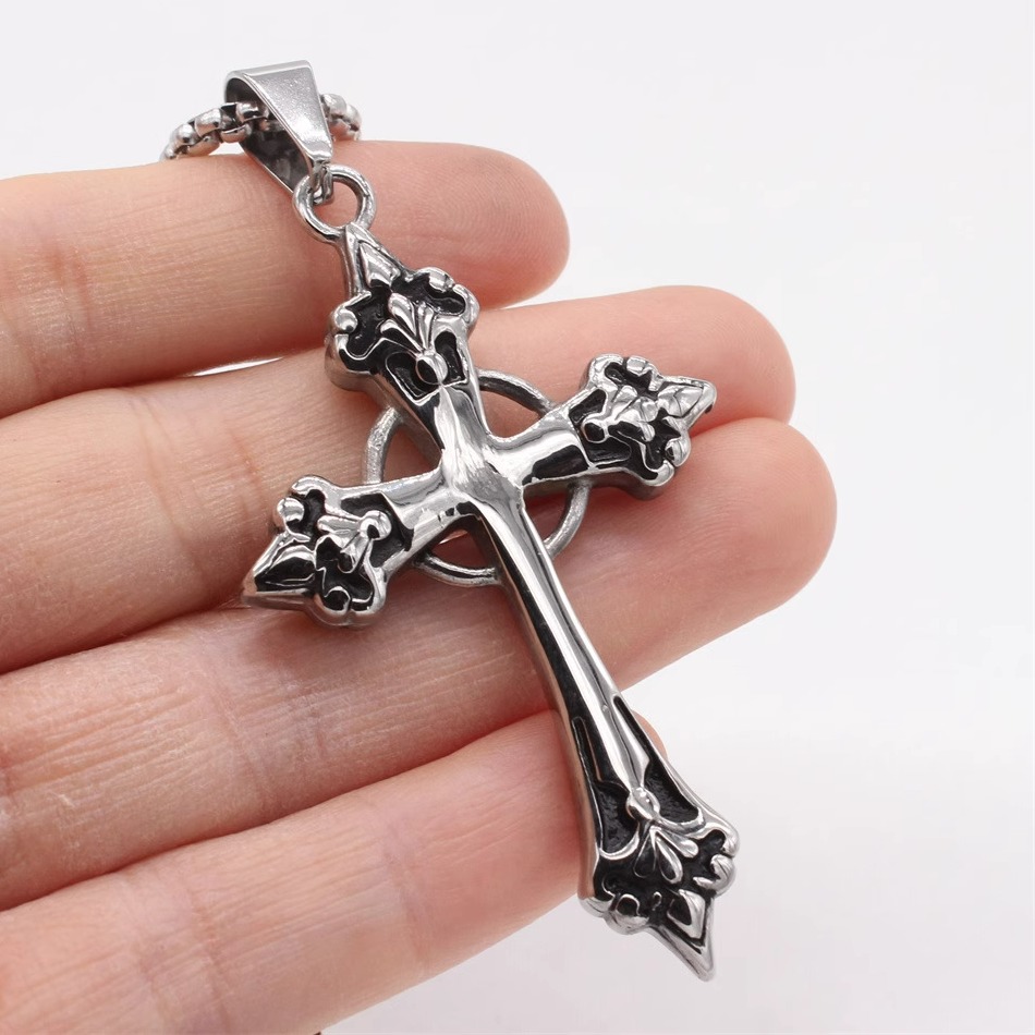 时尚钛钢项链 欧美个性复古圆环军花纹路十字架吊坠 钛钢项链