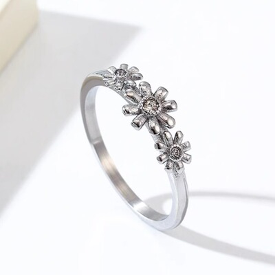 时尚钛钢戒指 镶钻雏菊钛钢戒指 女士OL镶钻花朵钛钢戒指指环