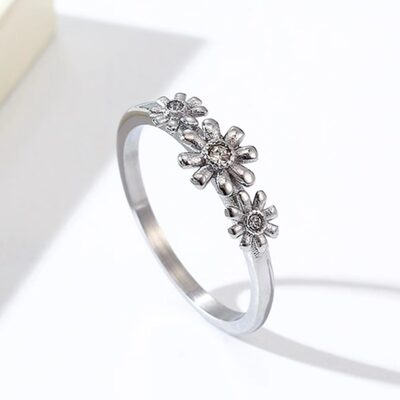 时尚钛钢戒指 镶钻雏菊钛钢戒指 女士OL镶钻花朵钛钢戒指指环