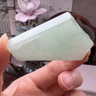 天然緬甸翡翠A貨細(xì)糯種特色料帶黃山水牌定制雕刻細(xì)膩干凈珠子料