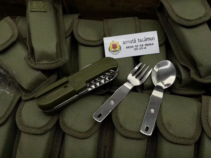 罗马尼亚公发户外陆式多功能可折叠餐具野外便携式刀叉勺瓶起罐刀