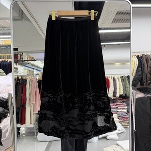2026年春装新款流行女装桑蚕丝丝绒半身裙剪花下摆松紧腰两侧开叉