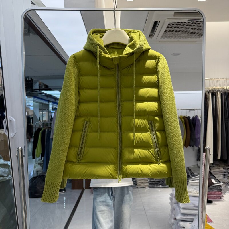 2026年秋冬新款流行女装鹅绒服针织帽拼接袖羽绒服亮色保暖显瘦潮
