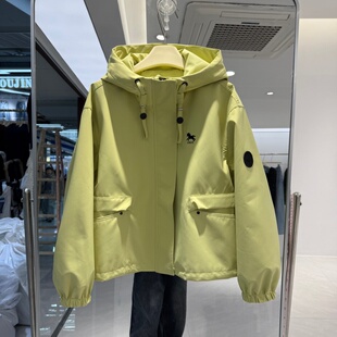 冲锋衣外套上衣小马刺绣图案连帽领 流行女装 欧洲站2026年春装 新款