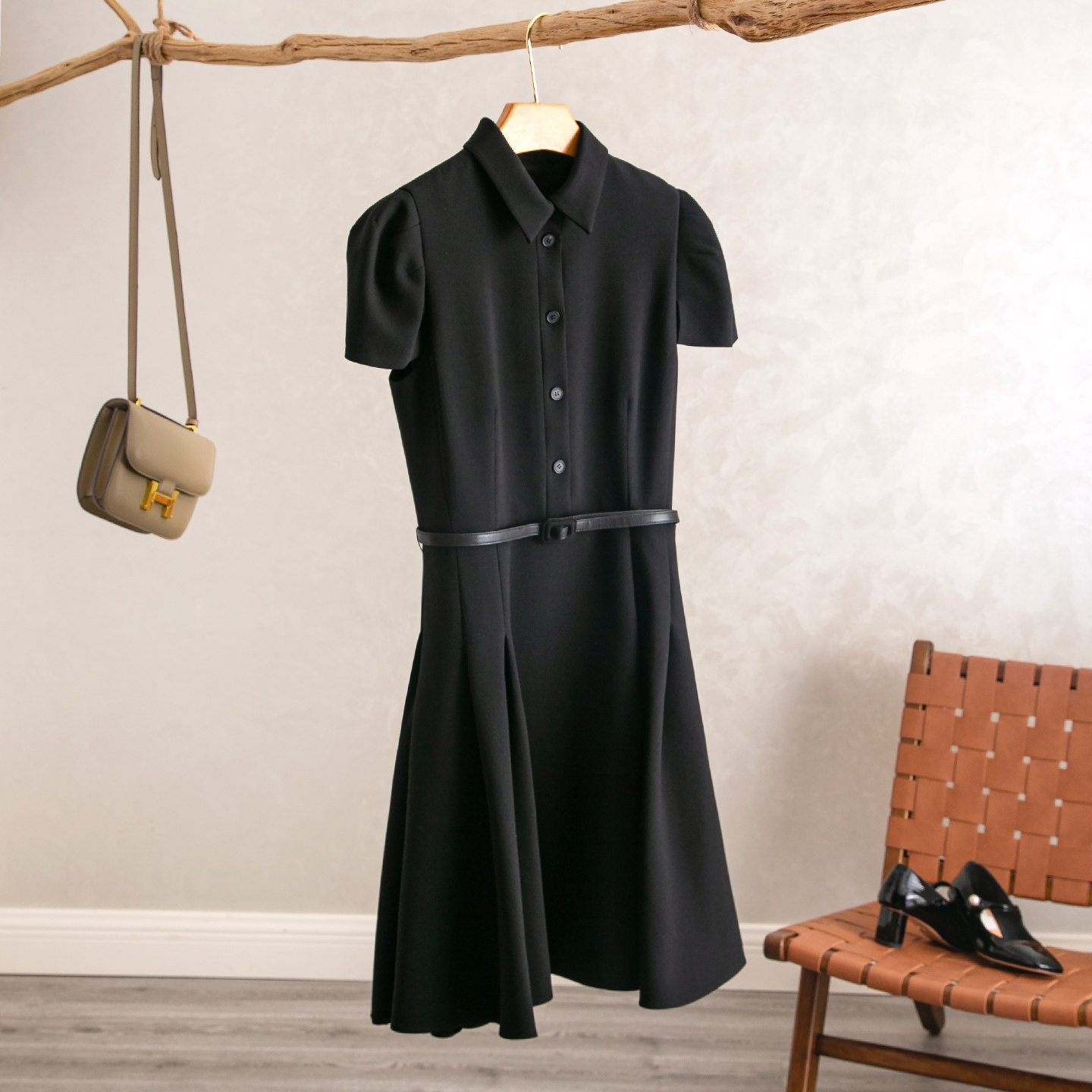 配腰带收腰翻领短袖优雅连衣裙