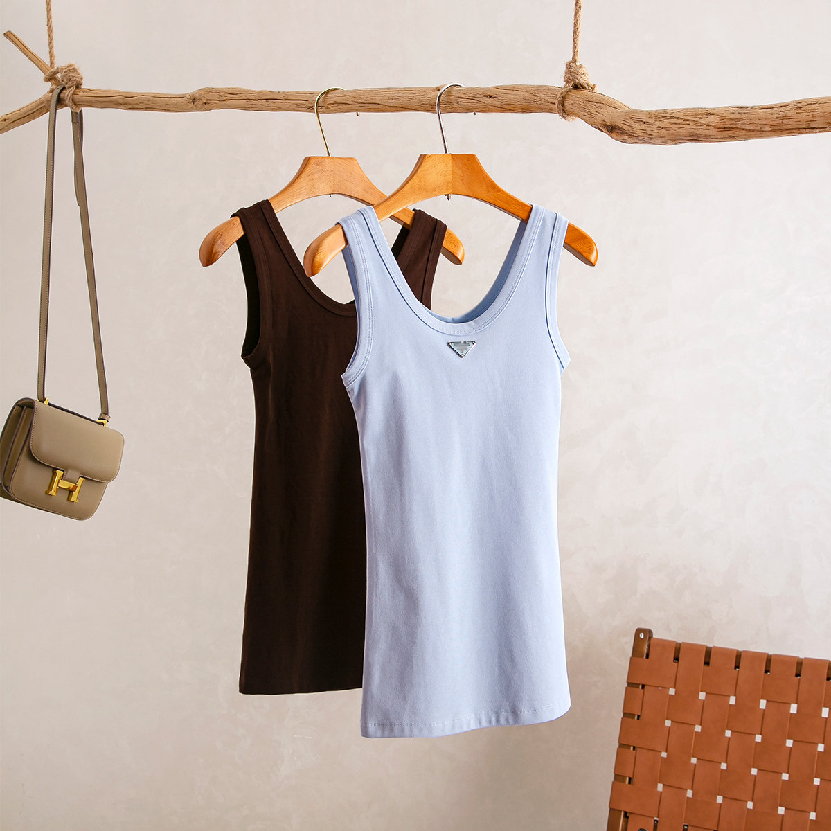 三角标大圆领无袖棉百搭背心上衣